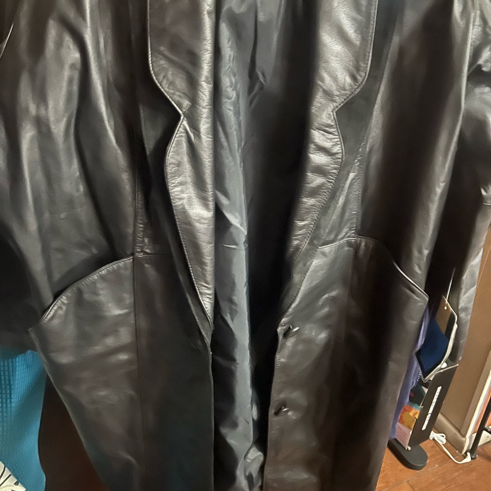 Pelle Studio Black Trench Coat with Smooth Leather and Relaxed Fit